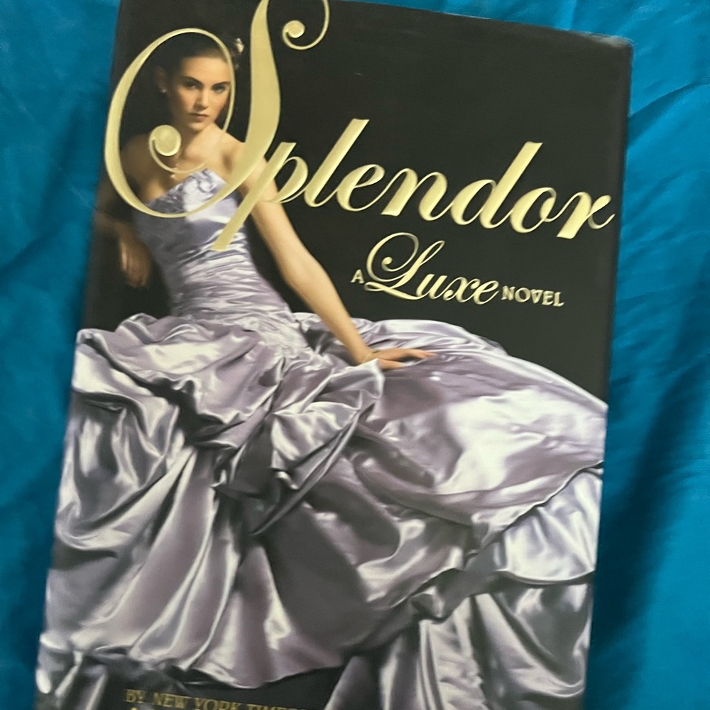 Splendor: A Luxe Novel Hardcover